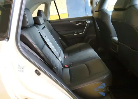 2021 Toyota Rav4 Xle Premium z USA, uszkodzony, nr VIN 2T3C1RFV2MW121390